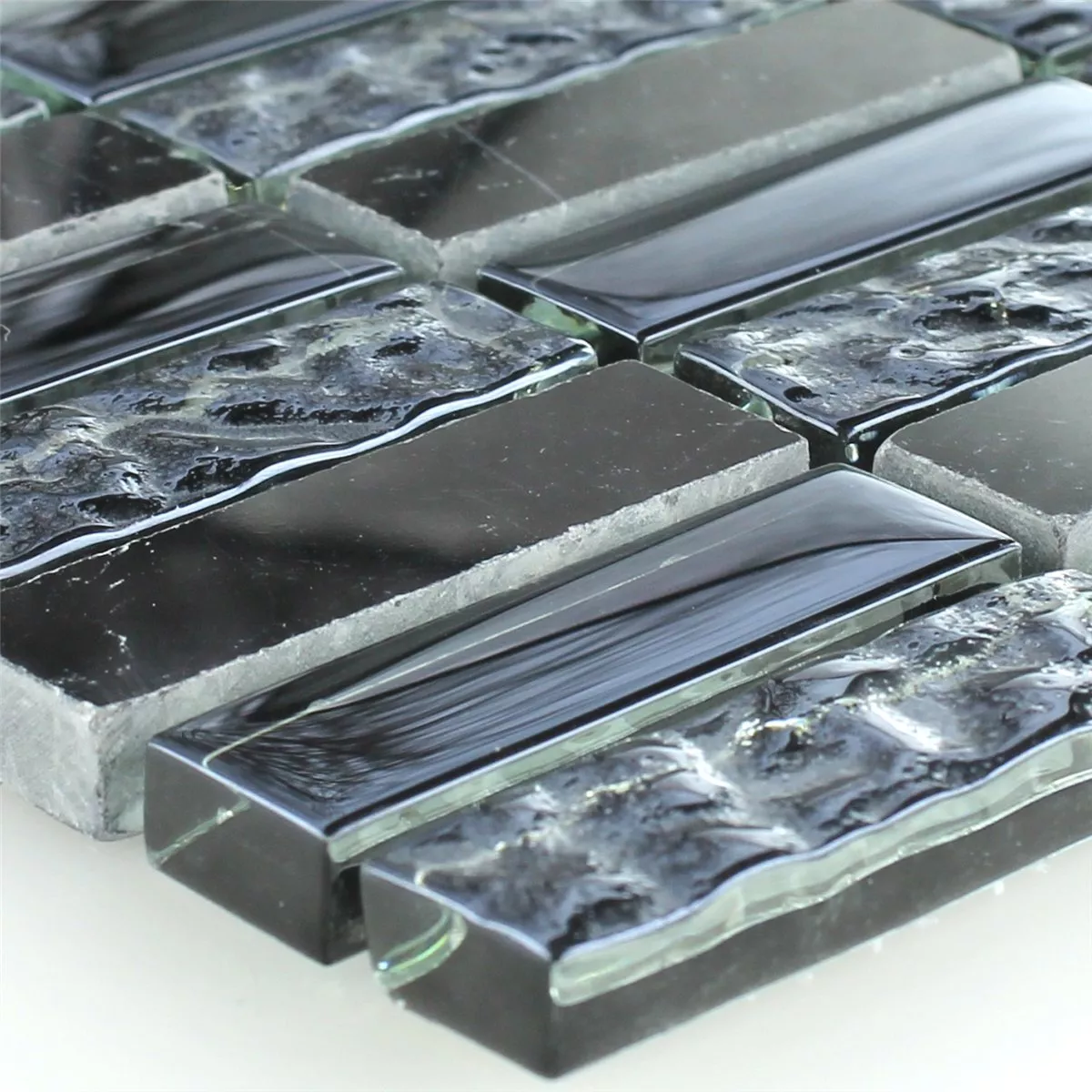 Mosaïque Verre Marbré Noir Cannelé 15x50x8mm
